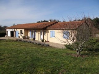 Limousin : 4-Bed Bungalow, 3 Garages..