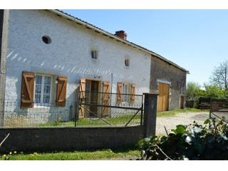 Farmhouse and barn with over 8000m² of..