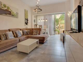 Renovated New Apartment 2 Rooms..