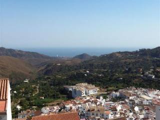 Town House - A huge property with sea..