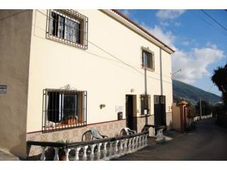 Town House for Sale in Alcaucin..