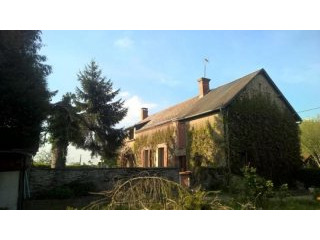 5 mn from Boussac with lovely garden..