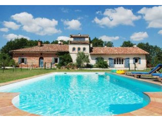 Stunning Property with Swimming Pool