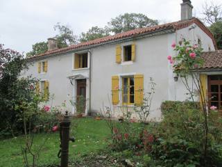 Large Detached Stone House In 1.18ha's..