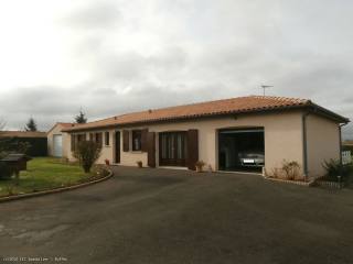 4 bedroom one level bungalow in very..
