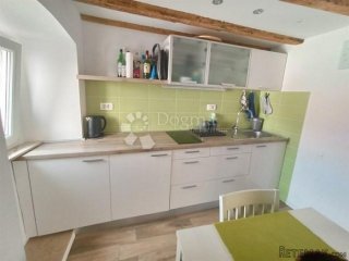 NOVOUREĐENI Apartman Baška stara jezgra