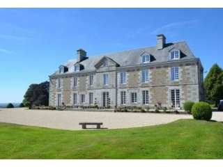 Chateau For Sale in 17 Hectares