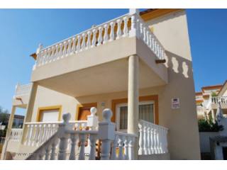 2 / 3 bedroom duplex with large under..