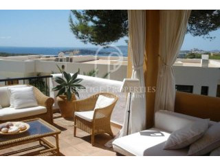 Beautiful terraced house located in Can..