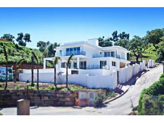 Villa for sale in La Mairena, Marbella..