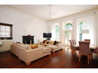 4 bed flat to rent in Cornwall Gardens..