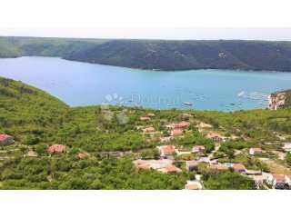 ODLIČNA RENOVIRANA KUĆA NA MORU