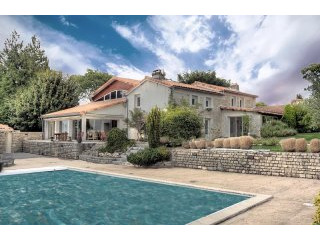 Very Spacious House With Pool And Fine..