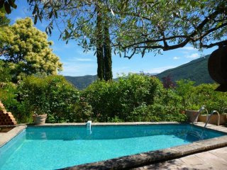Well Renovated Villa With 2 Studios..