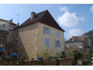 Charming 6 bedroom town house with..