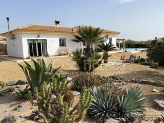 NEW & EXCLUSIVE TO VOSS HOMES - A lovingly maintained &..