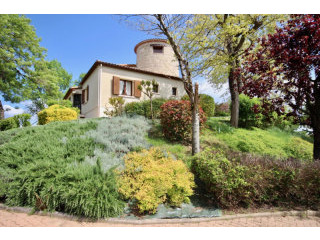 APS3049 Fabulous house (close to all..