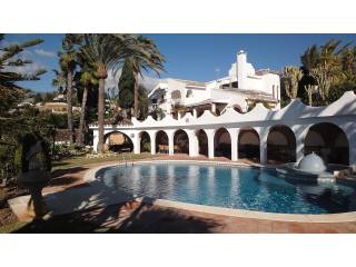 VILLA IN FUENGIROLA FOR SALE