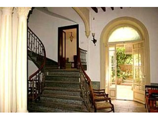 Stately Townhouse In Perfect Central..