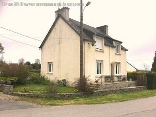 4 bed det' village hse - garden..