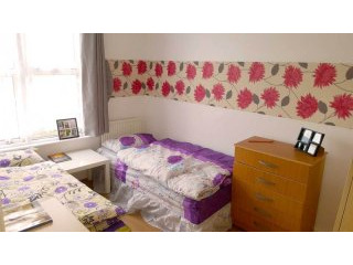 Room share for women, Zone 2, Mile End