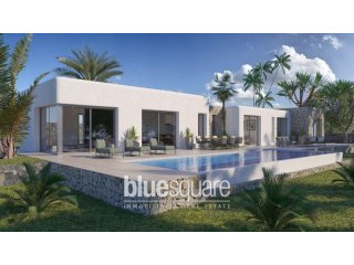 Luxury 3 Bedroom villa situated on the..