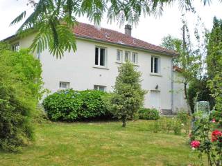3 Bedroom Stone House On Basement With..