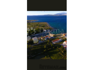 VIR-Građevinsko zemljište od 7500 m2 40-ak metara od mora