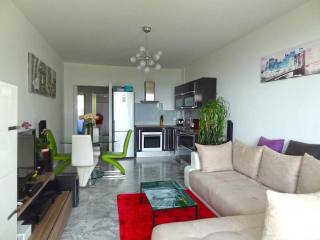 Two bed in top end residence with..
