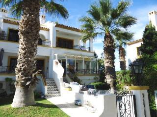 SPACIOUS 2 BEDROOM APARTMENT IN LOS..