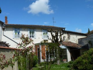 Townhouse For Sale St Jean D'Angely