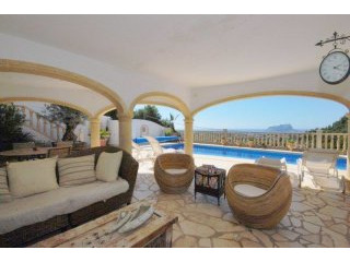 Beautiful large 5 bedroom villa with..