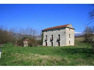 Stunning detached property with land..