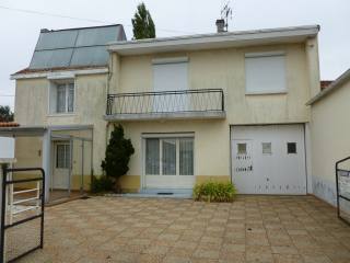 3 Bedroom House With Workshop + Garage