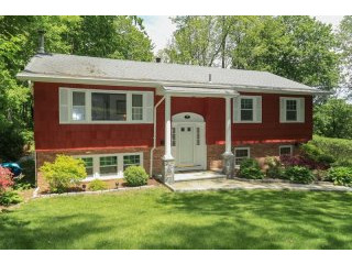 4 bedroom House For Sale: 27 Tulip Road..