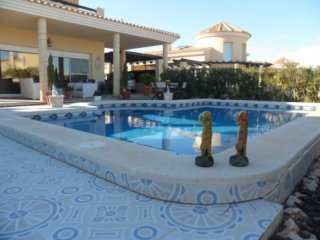 4 bedroom, 3 bathroom Villa