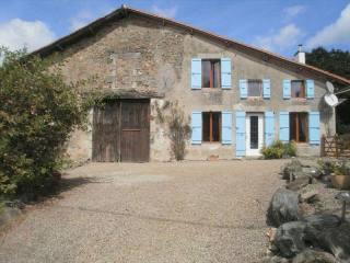 2 Bedroom Farm House For Sale