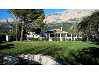 V1556 - 4 Bed Villa With 2 Bed Guest..