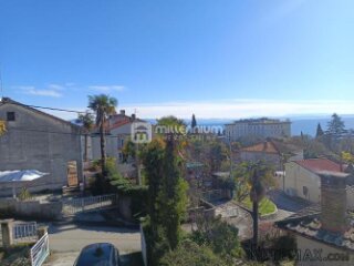 Lovran, 270m2, kuća s dva stana, okućnica, parking, vrt, b..