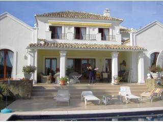 Villa for sale in El Paraiso Alto..