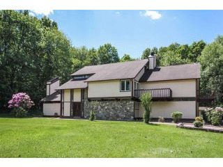 4 bedroom House For Sale: 2 Sundance Rd..