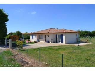 5 Bedroom Bungalow On Half An Acre -..