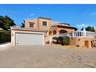 Fabulous 5 bedroom house very close to..