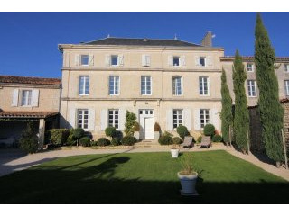 Elegant Charentaise