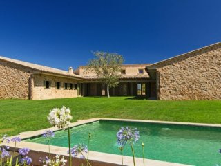 Superb Country Home In A Stunning..