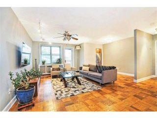 2 bedroom Commercial Property For Sale:..