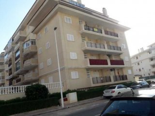 Beautiful green gated complex 3 minutes walk to the chic..
