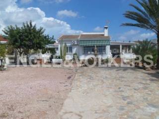 Villa very well located with a great..
