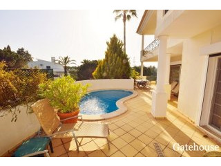 3 Beds Duplex Apartment With Sea Views..