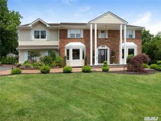 1 Horsemans Ln Muttontown, NY 11791